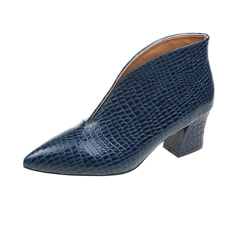 Women's pointed ankle boots with crocodile embossing and low kitten heel Mune Fashion