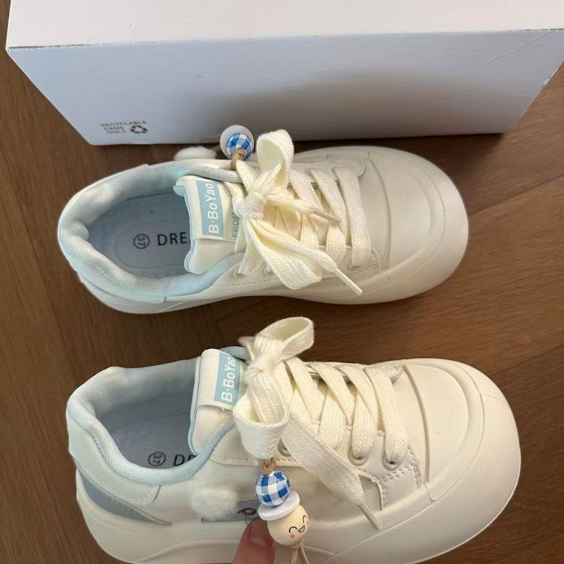 Women’s Fashion Sneakers with Decorative Applications and Cushioned Sole Mune Fashion