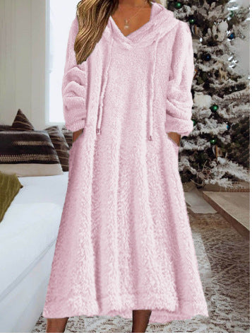 Ladies maxi dress made of teddy fleece with hood, V-neck and side pockets Mune Fashion