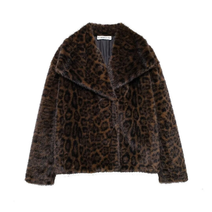 Ladies' short faux fur coat with oversized shawl collar and soft lining Mune Fashion