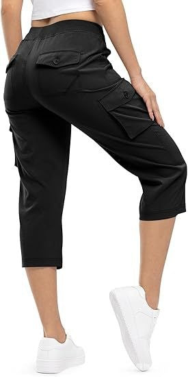Women's capri cargo pants in Bermuda length with high waist and patch flap pockets Mune Fashion