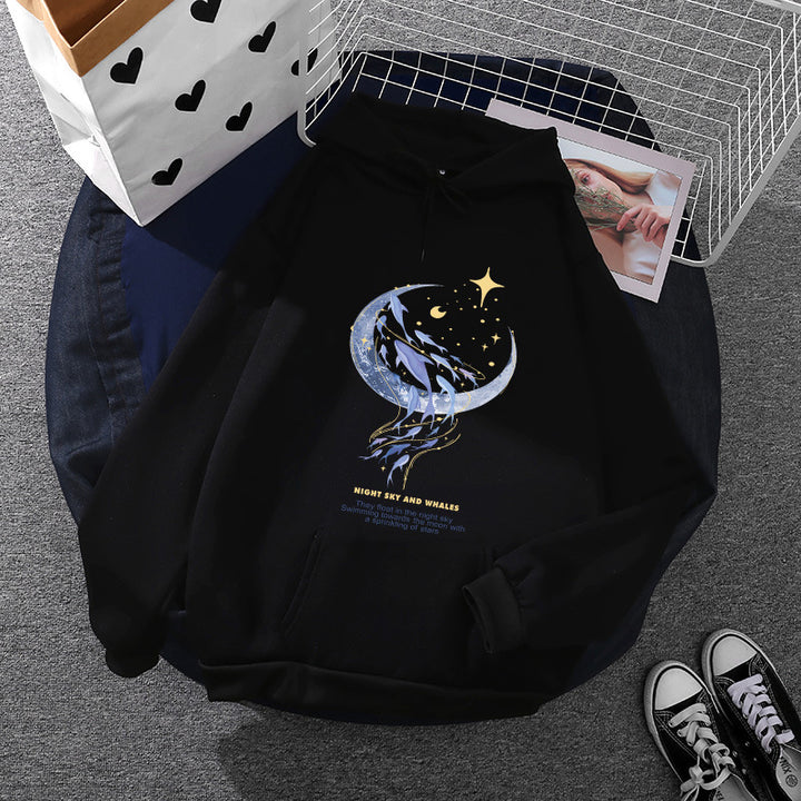 Women's hooded sweatshirt with moon and whale illustration, oversized cut and kangaroo pocket Mune Fashion