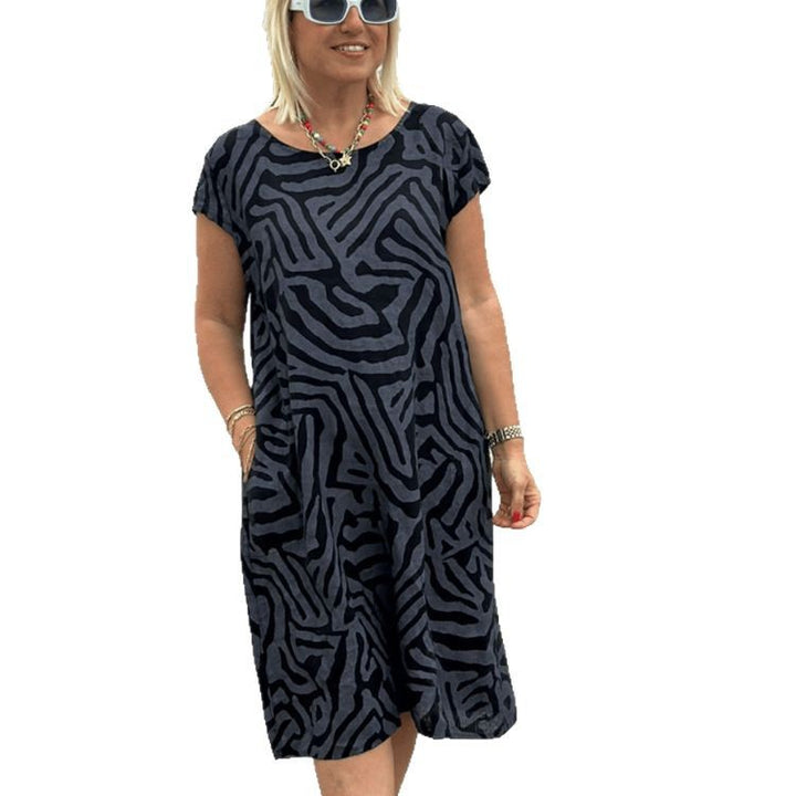 Women knee-length A-line midi dress with textured jacquard look and round neckline Mune Fashion