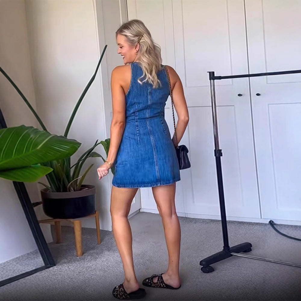 Women's Figure-hugging Sleeveless Denim Mini Dress with Center Button Placket Mune Fashion