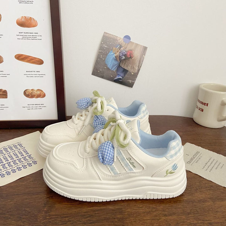 Women Sporty Sneakers with Playful Applications and Cushioned Sole Mune Fashion