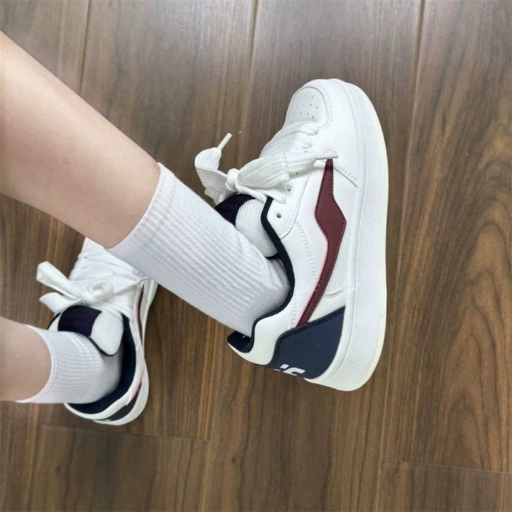 Women's sporty sneakers with comfort padding and non-slip sole Mune Fashion