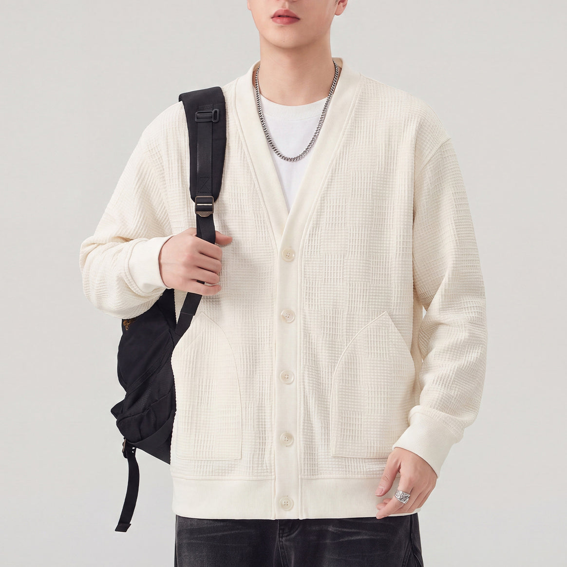 Men's textured knit cardigan with V-neck and patch pockets Mune Fashion