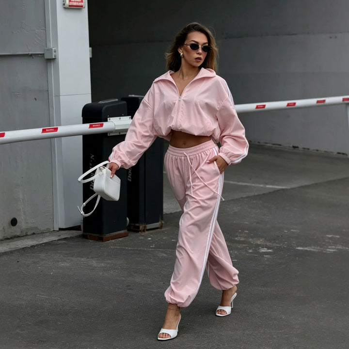 Women's oversized cropped training jacket and high-waisted jogger set with side stripes Mune Fashion