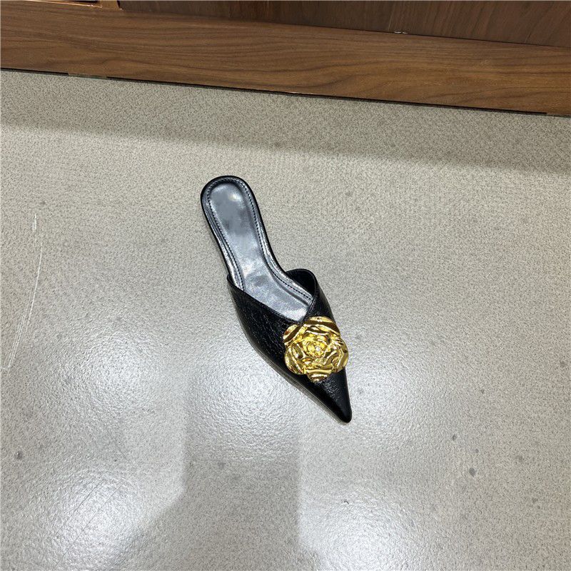 Ladies pointed toe mule slippers with decorative flower appliqué and padded insole Mune Fashion