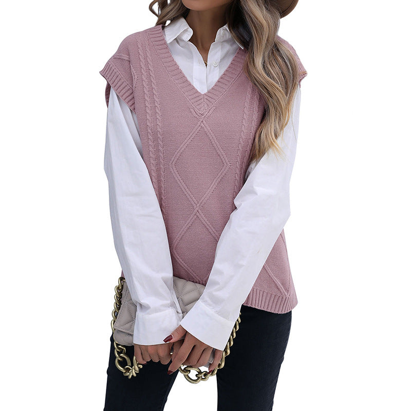 Women's knit vest with V-neck, diamond pattern, and boxy oversized silhouette Mune Fashion