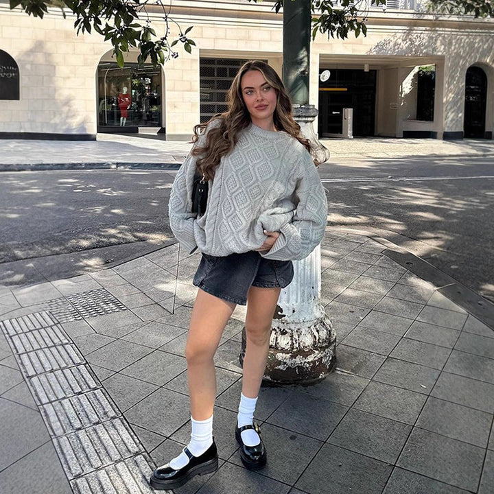 Women's Oversize Knit Sweater with Cable Pattern and Ribbed Cuffs Mune Fashion