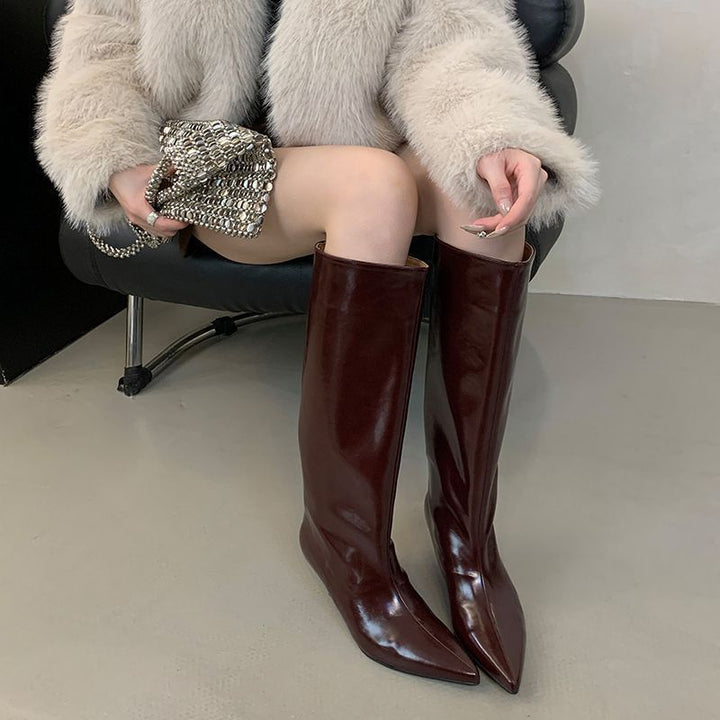 Ladies high-cuffed pointed ankle boots made of smooth leather with a slim silhouette Mune Fashion