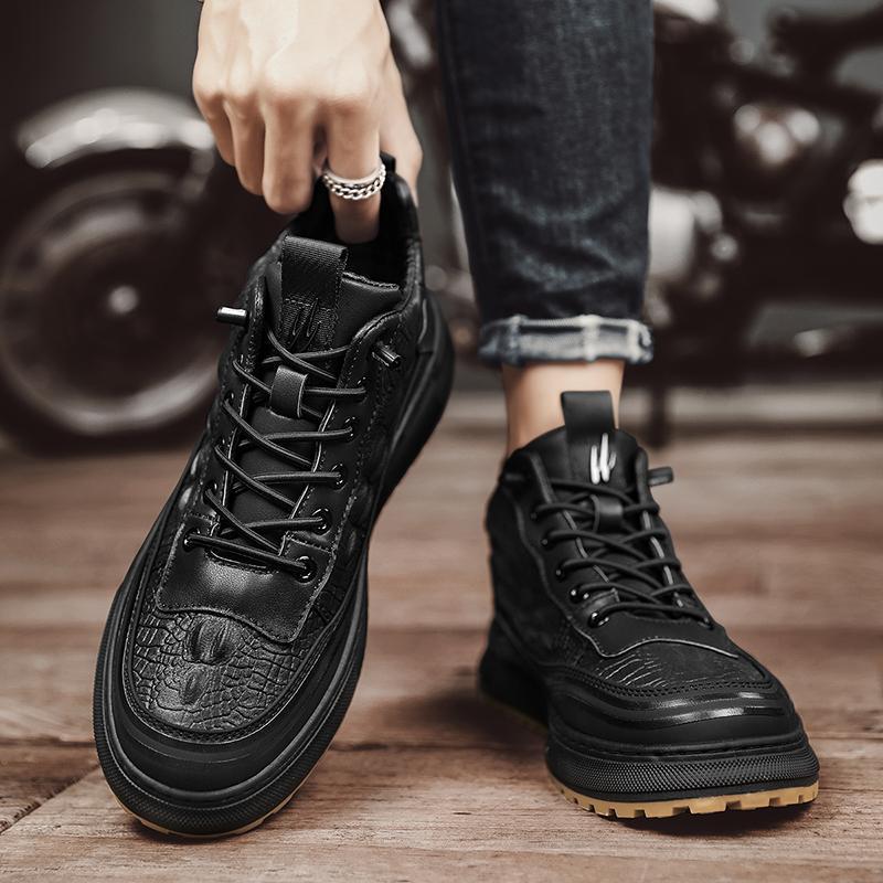 Men's robust lace-up boots with padded ankle collar, textured leather look, and grippy profile sole Mune Fashion