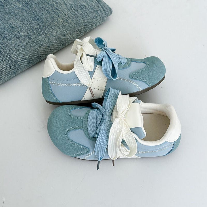 Women's fashionable sneakers with particularly soft upper material and adjustable Velcro closure Mune Fashion