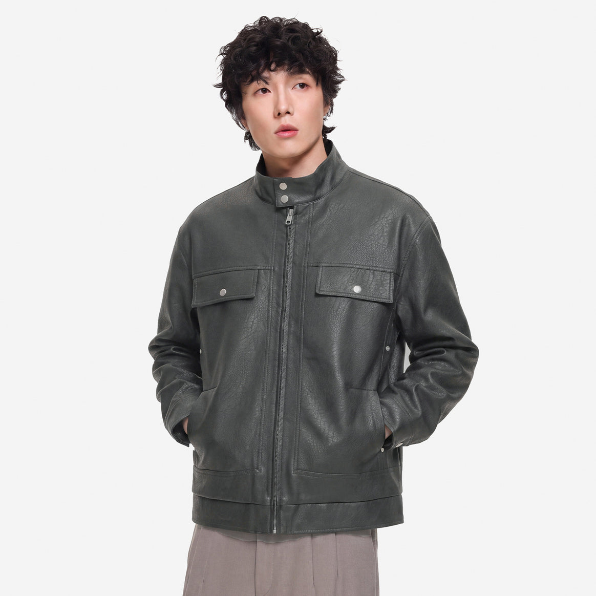 Men's leather jacket in field style with stand-up collar, chest flaps and zipper Mune Fashion