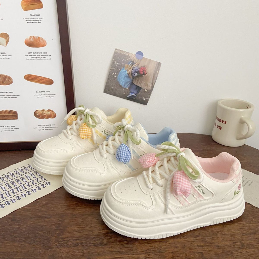 Ladies' fashionable sneakers with playful basket details and cushioned sole Mune Fashion