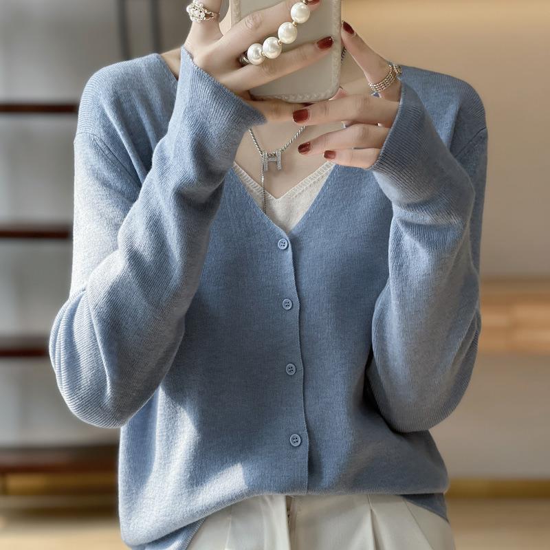 Women Light V-Neck Cardigan with Boxy Silhouette and Cashmere Look Mune Fashion