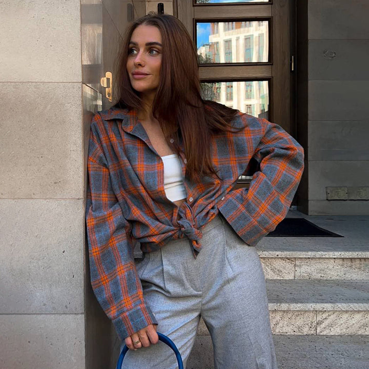 Women's Checkered Oversized Flannel Shirt Blouse with Snap Button Placket and Shirt Collar Mune Fashion