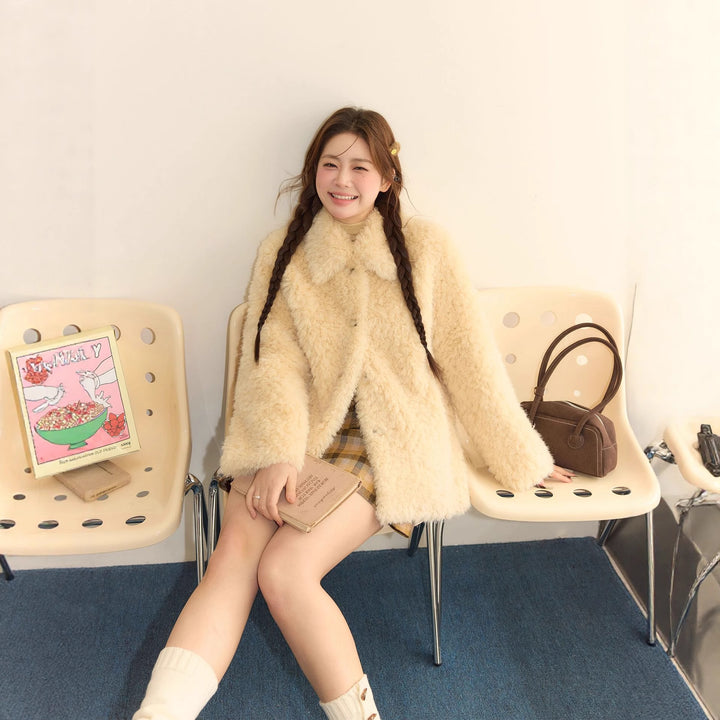 Women's teddy coat in oversized cut with soft faux fur and shirt collar Mune Fashion
