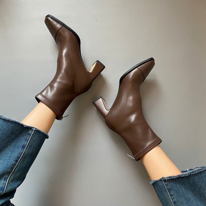 Ladies ankle boots with seamless shaft and sculptural block heel Mune Fashion