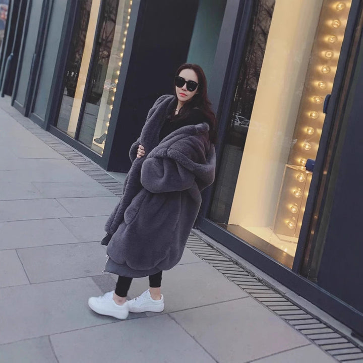 Ladies Oversized Faux Fur Coat with Hood and Pockets Mune