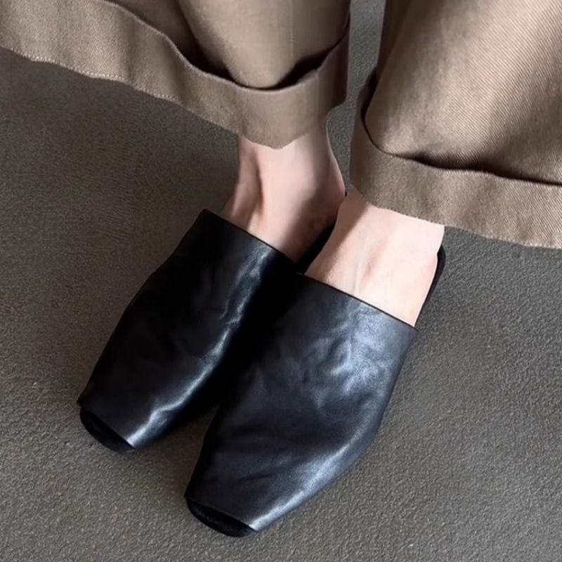 Women's Closed Mule Slippers made of soft leather with square toe Mune Fashion