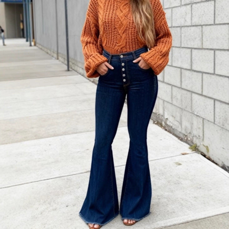 Ladies high-waisted retro flared jeans with visible button placket and flared leg Mune Fashion