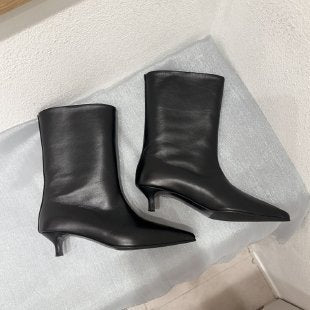 Women's calf-high slim ankle boots with pointed toe and low kitten heel Mune Fashion