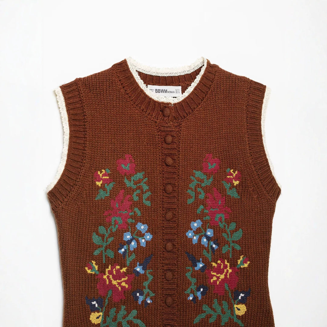 Women's sleeveless knitted vest with floral intarsias, button placket and crocheted hem Mune Fashion