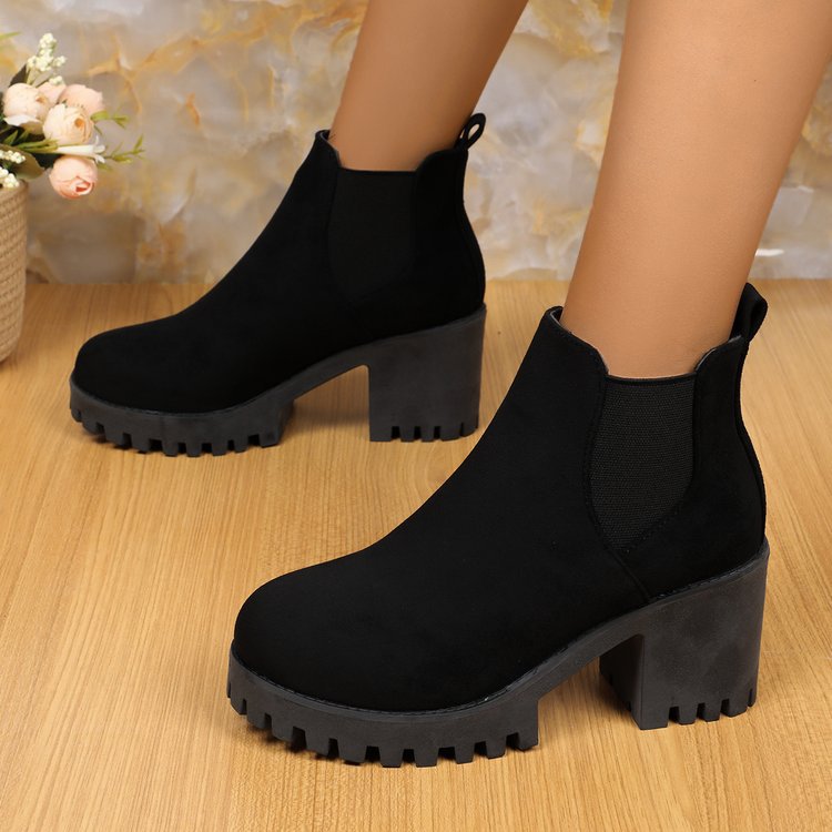 Women nan Chelsea ankle boots with chunky tread sole, elastic side inserts and pull-tab Mune Fashion