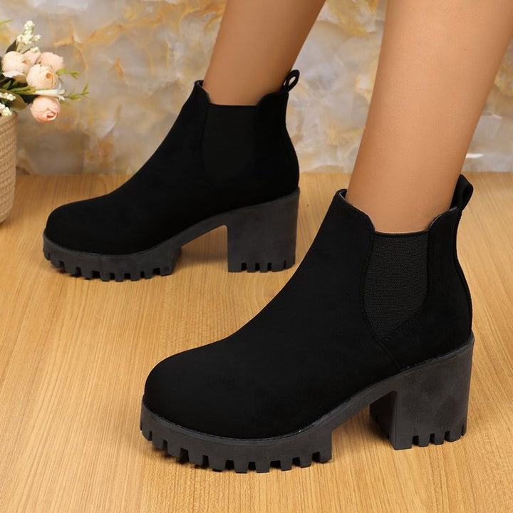 Women nan Chelsea ankle boots with chunky tread sole, elastic side inserts and pull-tab Mune Fashion