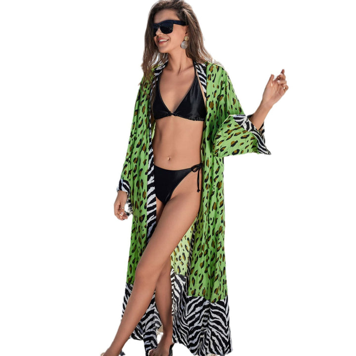 Ladies' fashionable beach kimono with striking patterns Mune Fashion