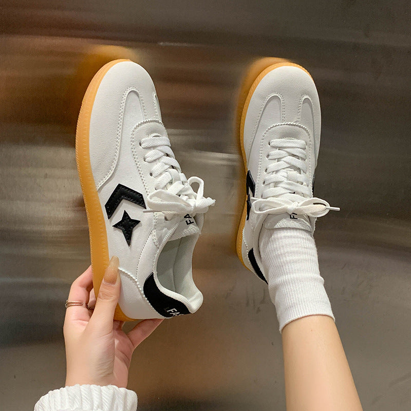 Women nan lightweight retro sneakers with padded comfort insole, flexible rubber sole and reflective details Mune Fashion
