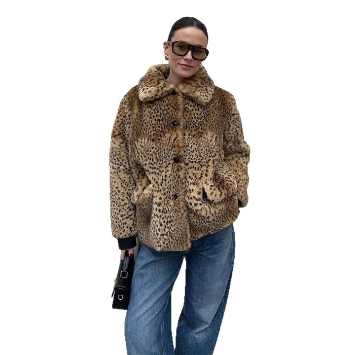 Women's Boxy Short Coat made of Faux Fur with Allover Leopard Print and Foldable Shawl Collar Mune Fashion