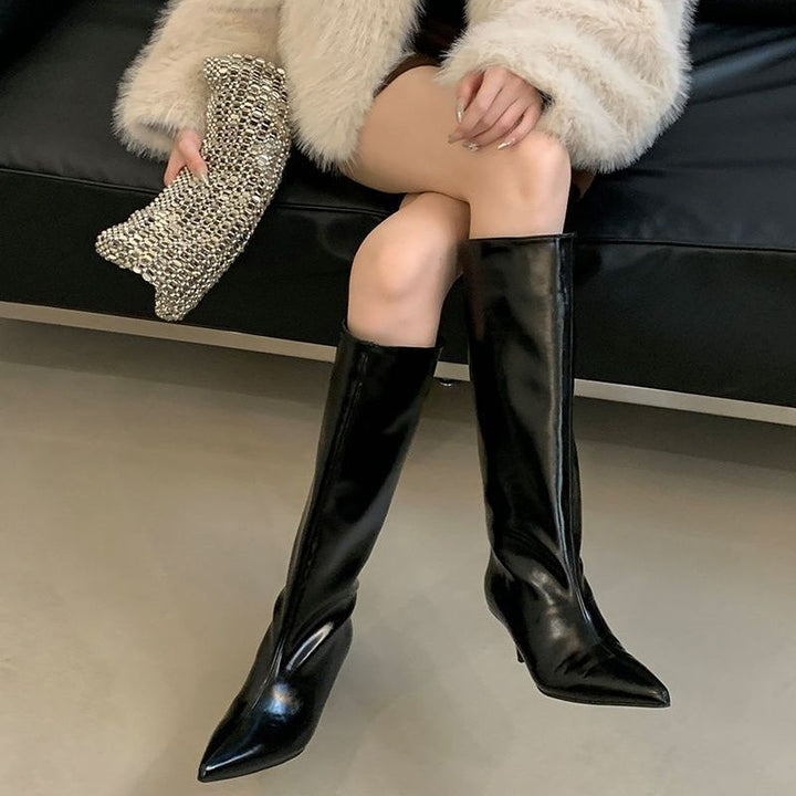 Ladies knee-high patent leather boots with pointed toe shape and slim kitten heel Mune Fashion