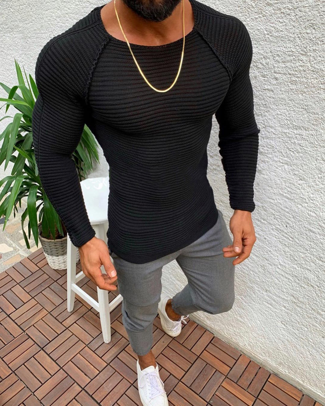Men's fitted knitted pullover with raglan sleeves and elastic structure Mune Fashion