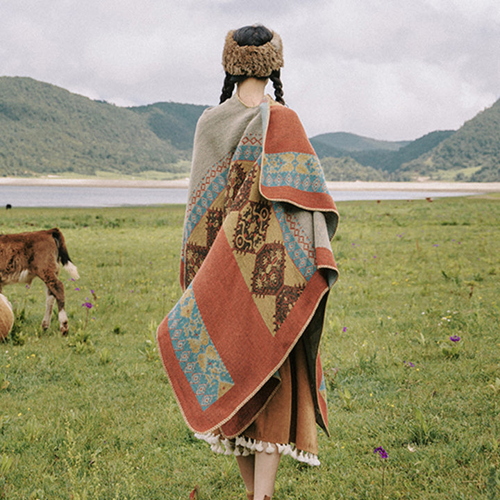 Women's jacquard poncho in blanket style with open front and decorative stitch Mune Fashion