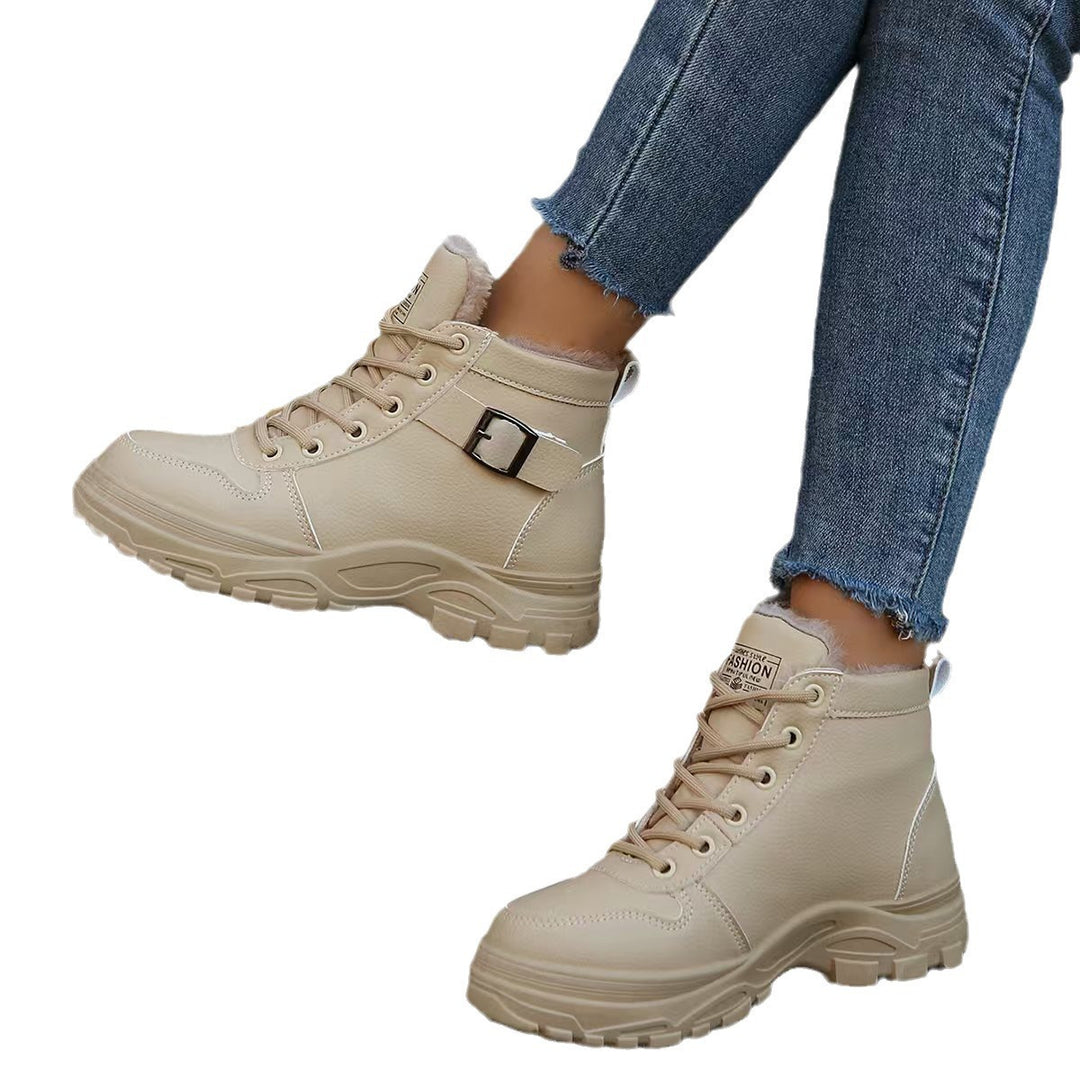 Ladies' padded platform lace-up ankle boots with decorative metal buckle and profiled rubber sole Mune Fashion