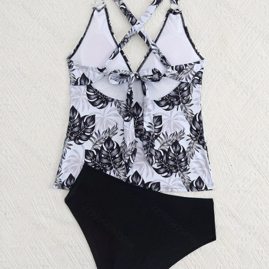 Women's tankini set with floral top and classic bikini bottom Mune Fashion