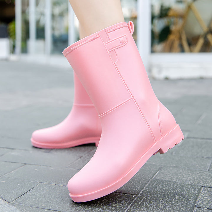 Women's mid-height seamless rain ankle boots made of flexible full rubber with a grippy tread sole Mune Fashion