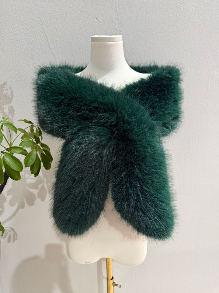 Women's Luxurious Reversible Faux Fur Shoulder Stole with V-Shape Mune Fashion
