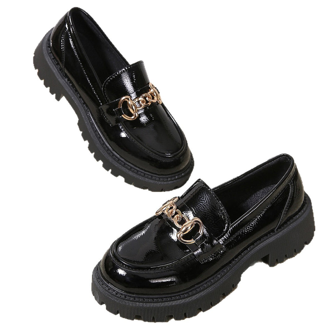 Women's robust loafer with profiled tractor sole and decorative metal chain application Mune Fashion