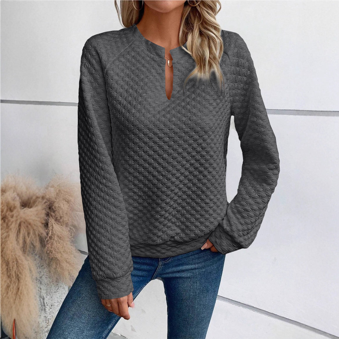 Ladies Quilted Sweater with V-Slit and Structured Diamond Look Mune Fashion