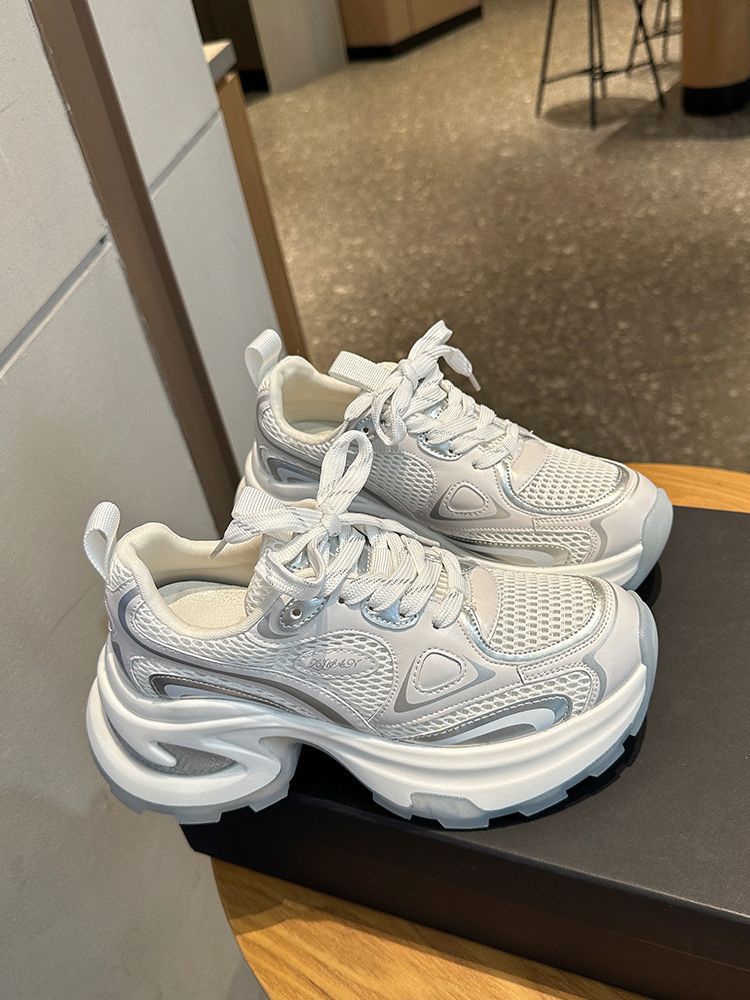 Women's sporty sneakers with breathable mesh surface and cushioned sole Mune Fashion