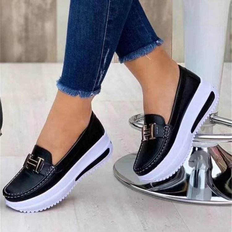 Damen Plateaulloafer mit modischem Schnallen-Detail und gepolstertem Komfortfußbett Mune Fashion