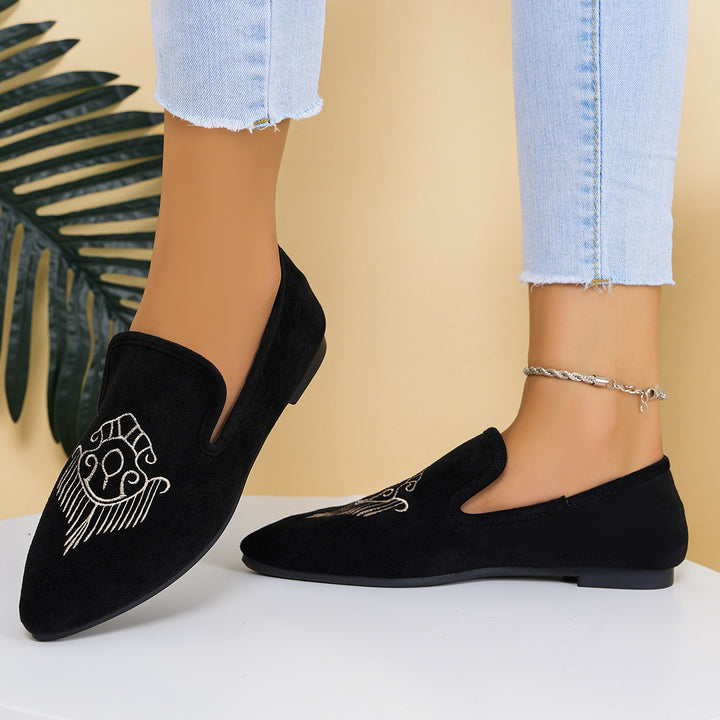 Women's embroidered suede look slippers with pointed last shape and flat non-slip rubber sole Mune Fashion