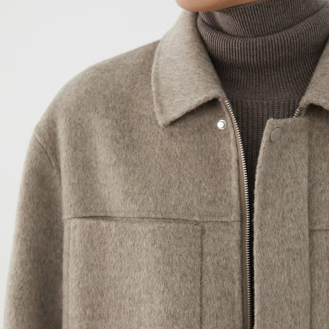 Men's short jacket made of wool blend with boxy fit, chest pockets, and concealed zipper Mune Fashion