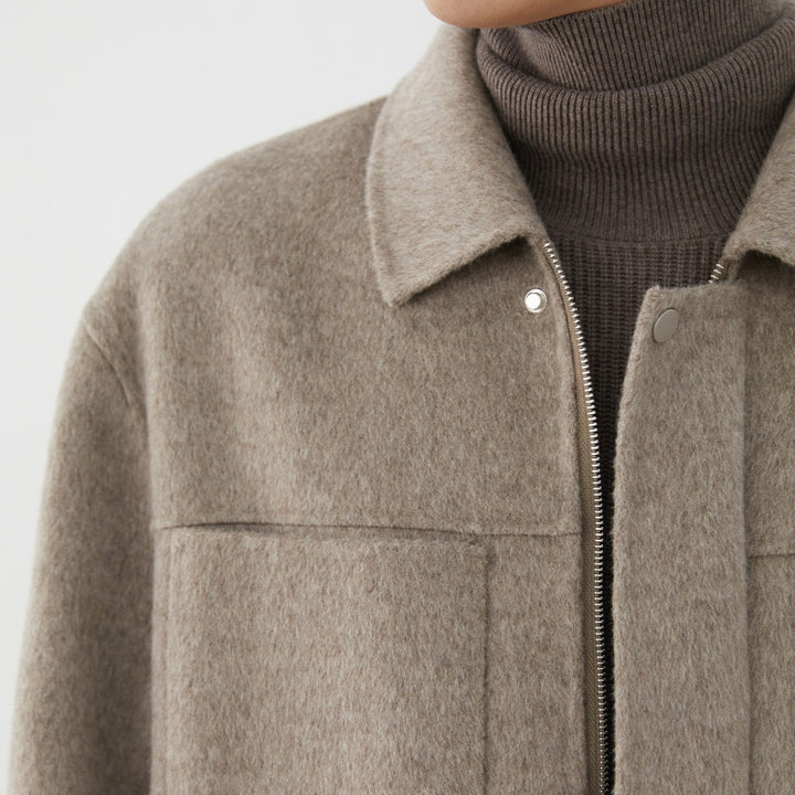 Men's short jacket made of wool blend with boxy fit, chest pockets, and concealed zipper Mune Fashion