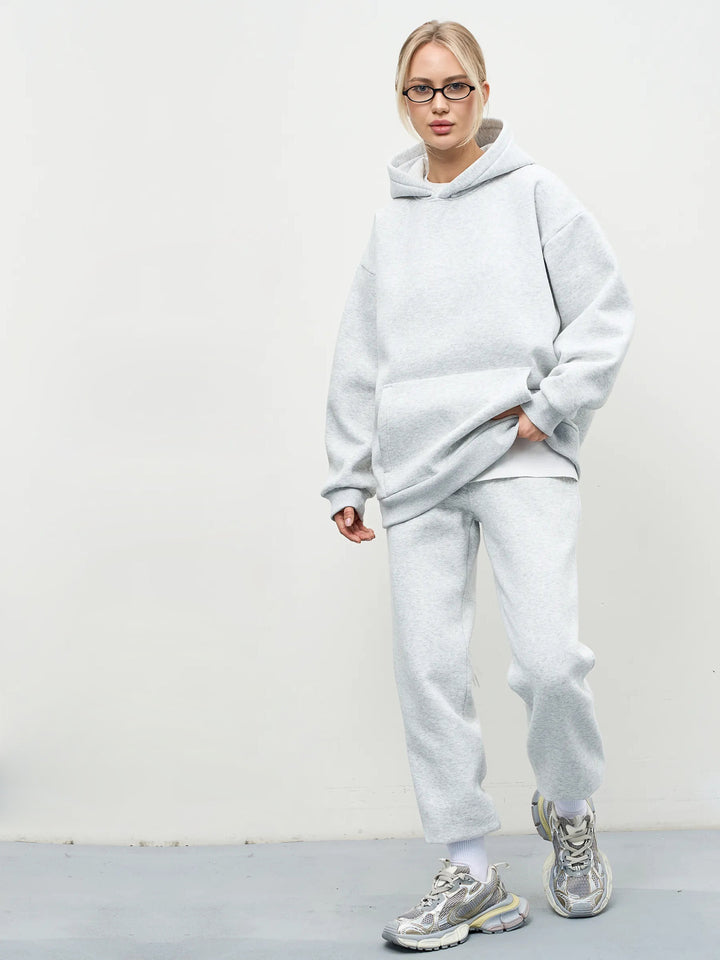 Women's oversized hoodie with kangaroo pocket and soft French terry Mune Fashion