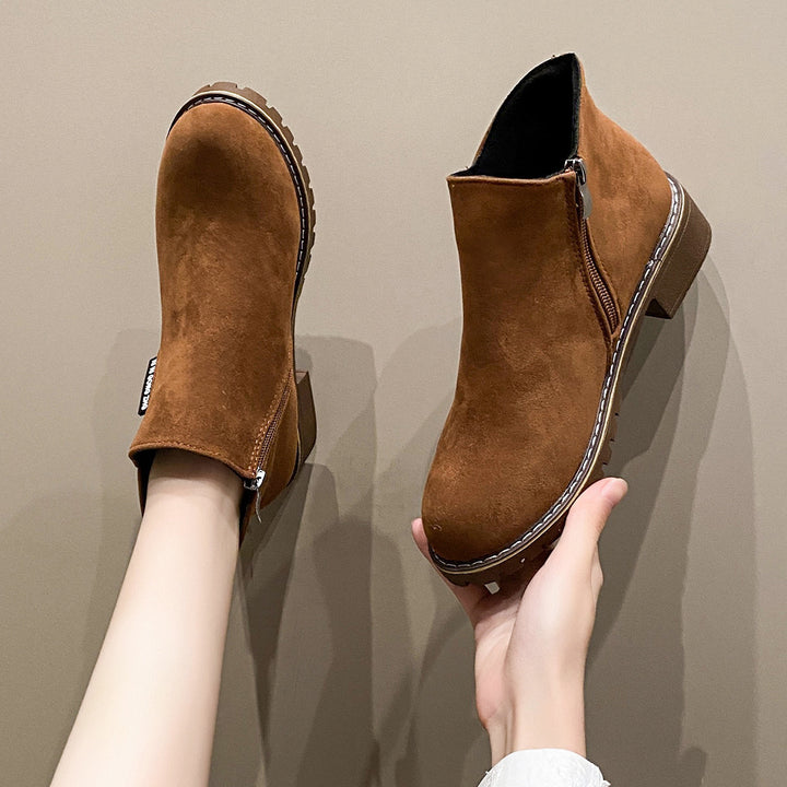 Ladies short zip ankle boot made of suede look with profiled tractor sole system and padded comfort lining Mune Fashion